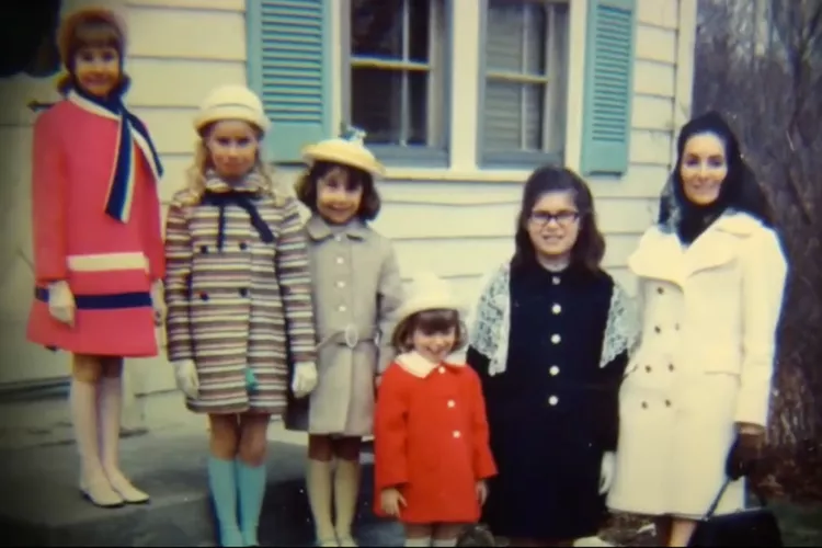 The-True-Story-Behind-The-Conjuring-Where-Is-the-Perron-Family-Now--tout-72dea27747d44e6d979fdcd1df6a36bb